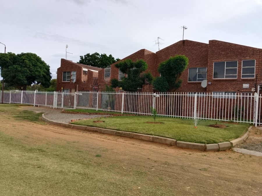 2 Bedroom Property for Sale in Riebeeckstad Free State